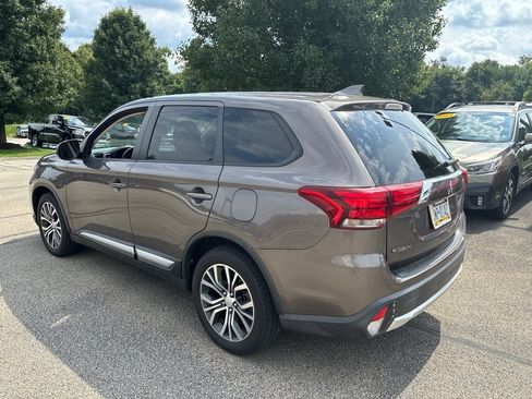 Used 2017 Mitsubishi Outlander SEL AWD/4WD image 5