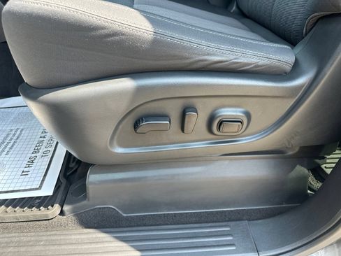 Used 2021 Nissan Titan SV w/ SV Convenience Package AWD/4WD image 16