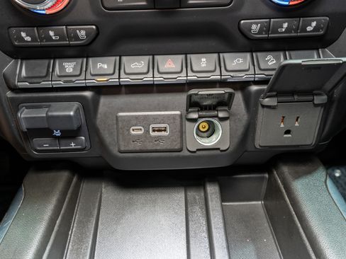 Used 2022 GMC Sierra 2500 AT4 w/ AT4 Preferred Package image 29