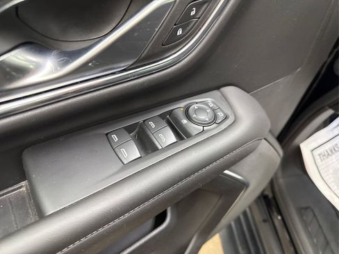 Used 2022 GMC Yukon SLE image 33