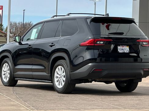 Certified 2024 Toyota Grand Highlander XLE image 7