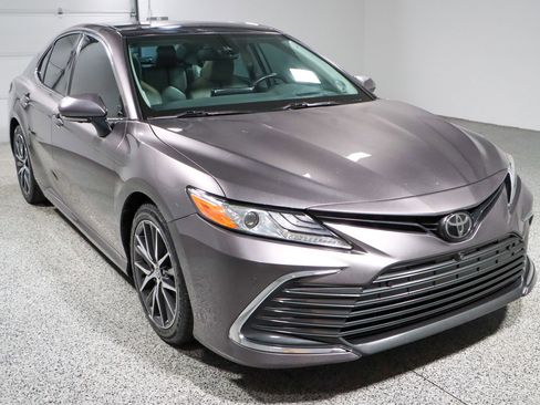 Used 2022 Toyota Camry XLE w/ Navigation Package image 5