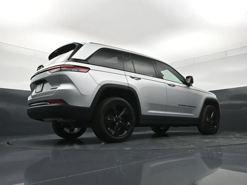 Used 2024 Jeep Grand Cherokee Limited w/ Luxury Tech Group II AWD/4WD image 24