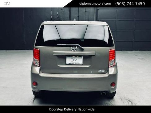 Used 2012 Scion xB FWD image 6