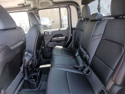 New 2025 Jeep Gladiator Rubicon w/ Convenience Group image 23