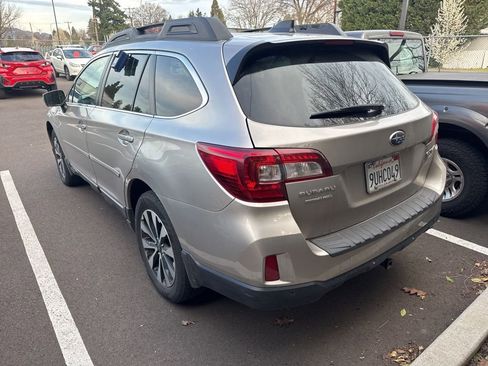 Used 2017 Subaru Outback 2.5i Limited image 2