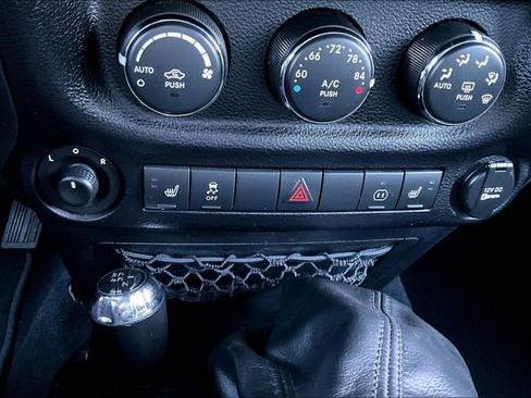 Used 2012 Jeep Wrangler Unlimited Rubicon w/ Connectivity Group image 22