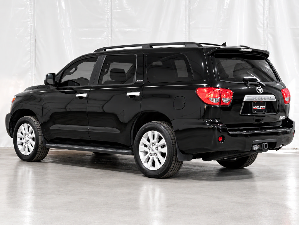 Used 2017 Toyota Sequoia Platinum RWD image 3