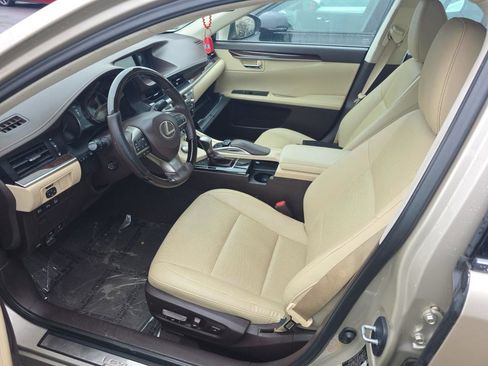 Used 2017 Lexus ES 350 w/ Navigation System Package image 5