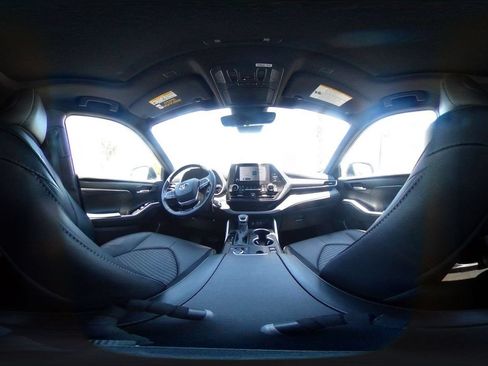 Used 2025 Toyota Highlander XSE AWD/4WD image 45