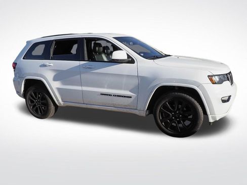 Used 2019 Jeep Grand Cherokee Altitude AWD/4WD image 4