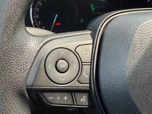 Used 2024 Toyota RAV4 XLE AWD/4WD image 19