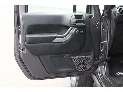 Used 2017 Jeep Wrangler Unlimited Sport w/ Power Convenience Group image 7