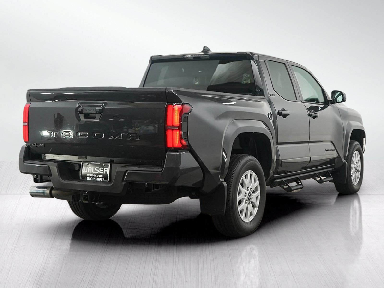 Used 2025 Toyota Tacoma SR5 AWD/4WD image 5