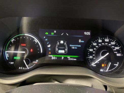 Certified 2025 Toyota Sienna XLE FWD image 18
