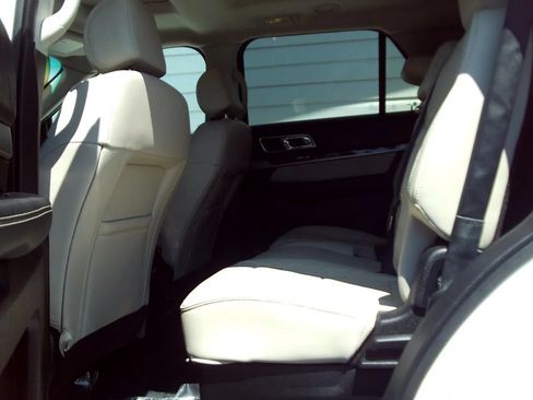 Used 2016 Ford Explorer Platinum AWD/4WD image 25