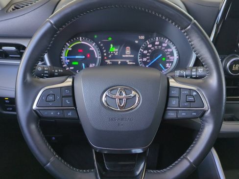 Used 2020 Toyota Highlander XLE AWD/4WD image 35