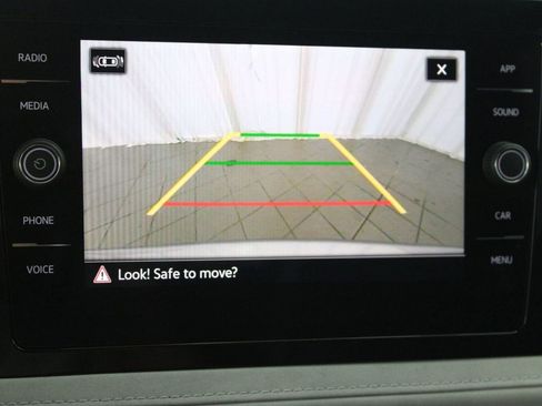 New 2025 Volkswagen Taos SE image 21