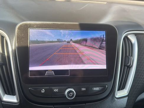 Used 2025 Chevrolet Malibu LS FWD image 13