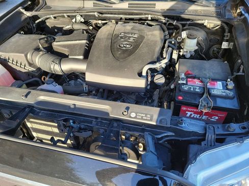 Used 2019 Toyota Tacoma SR5 image 10