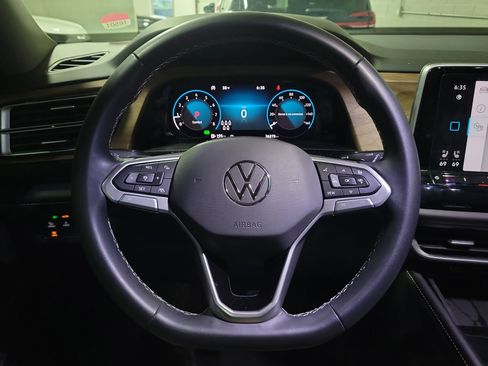 Used 2024 Volkswagen Atlas SE w/ Panoramic Sunroof Package image 27