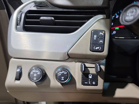 Used 2018 GMC Yukon XL SLT w/ Premium Edition AWD/4WD image 40