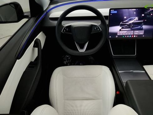 Used 2026 Tesla Model Y 2WD image 52