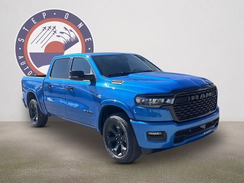 New 2026 RAM 1500 4x4 Crew Cab image 2