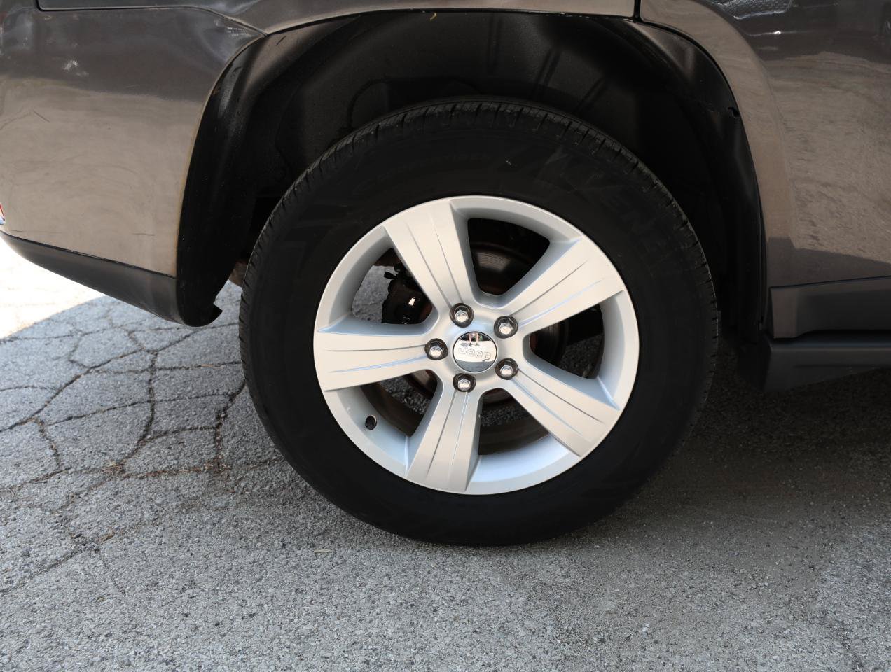 Used 2017 Jeep Compass Latitude AWD/4WD image 10