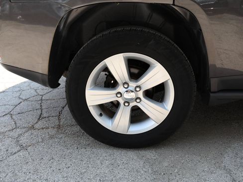 Used 2017 Jeep Compass Latitude AWD/4WD image 10