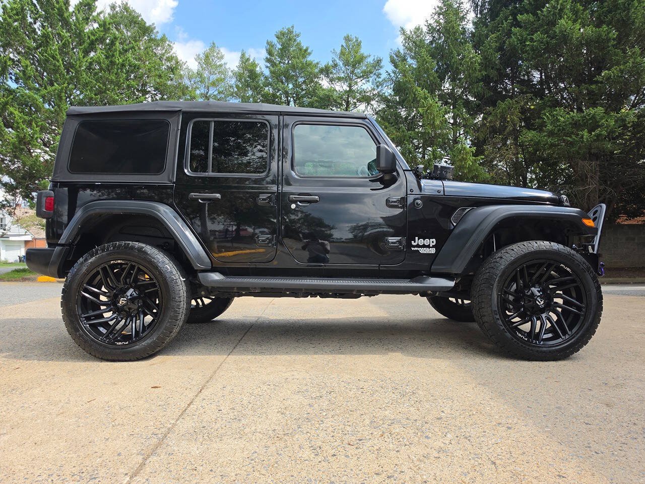 Used 2018 Jeep Wrangler Unlimited Sport AWD/4WD image 2