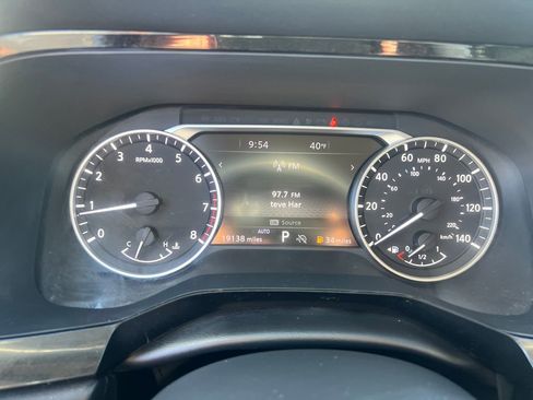 Used 2023 Nissan Pathfinder SL image 16