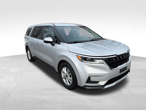 Used 2022 Kia Carnival LX image 9