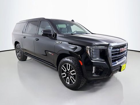 Used 2022 GMC Yukon XL AT4 w/ AT4 Premium Plus Package AWD/4WD image 4