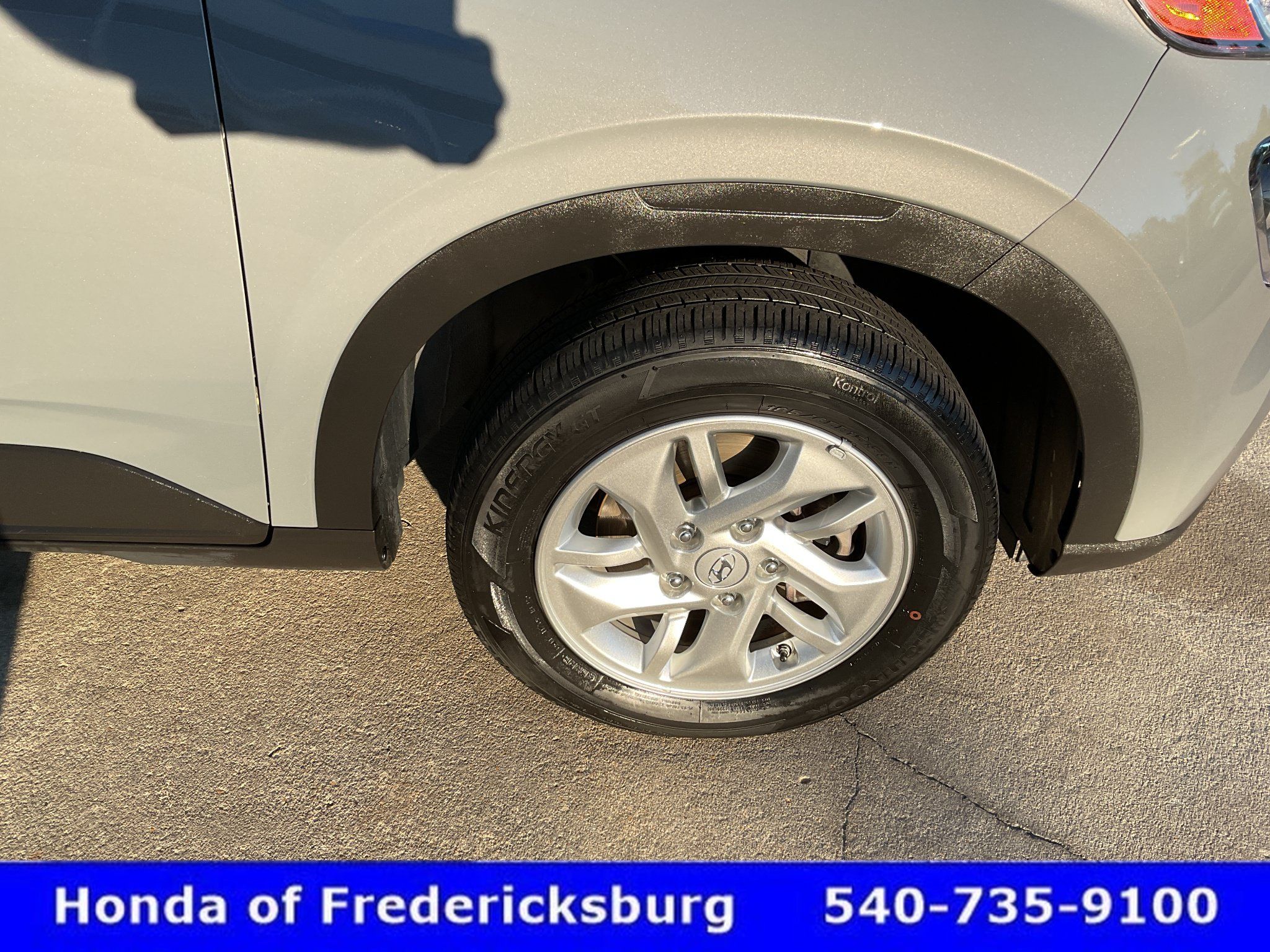 Used 2023 Hyundai Venue SE FWD image 13