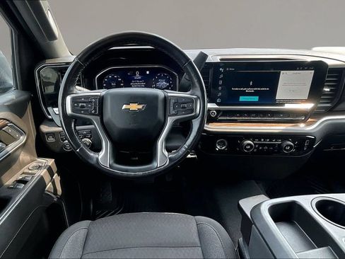 Used 2022 Chevrolet Silverado 1500 LT AWD/4WD image 9