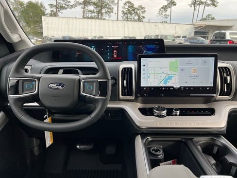 New 2026 Ford Expedition Active image 21