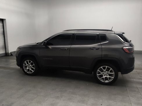 Used 2022 Jeep Compass Latitude AWD/4WD image 3