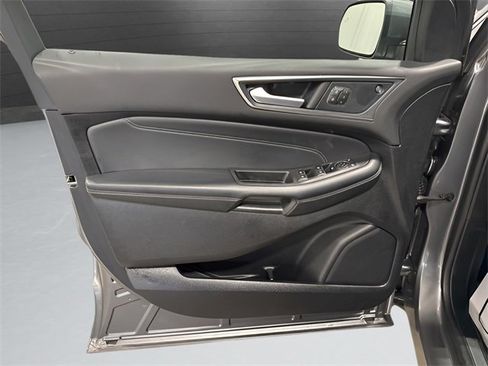 Used 2024 Ford Edge Titanium image 26