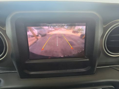 Used 2023 Jeep Wrangler Unlimited AWD/4WD image 6