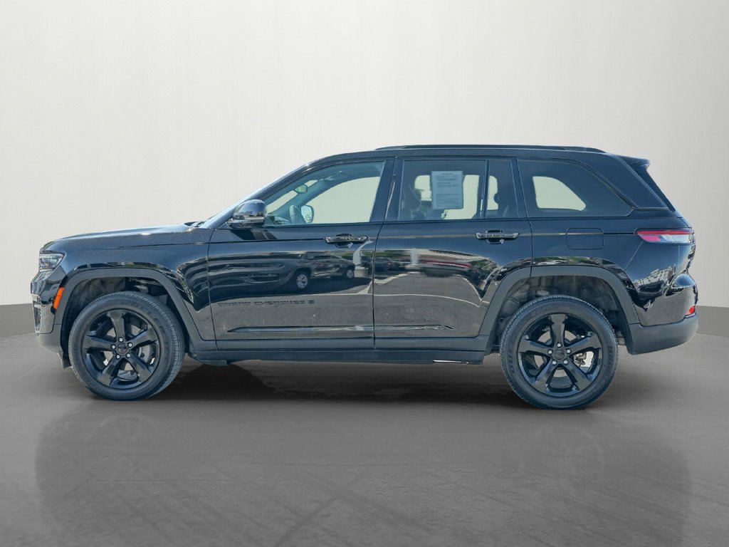 Used 2024 Jeep Grand Cherokee Altitude AWD/4WD image 4