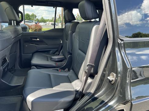 Used 2025 Lexus GX 550 w/ Accessory Package (2T) AWD/4WD image 25