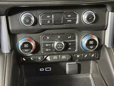 Certified 2024 GMC Yukon SLT w/ SLT Luxury Package image 16