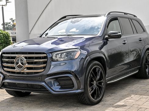 Used 2024 Mercedes-Benz GLS 450 4MATIC w/ AMG Line Exterior image 5