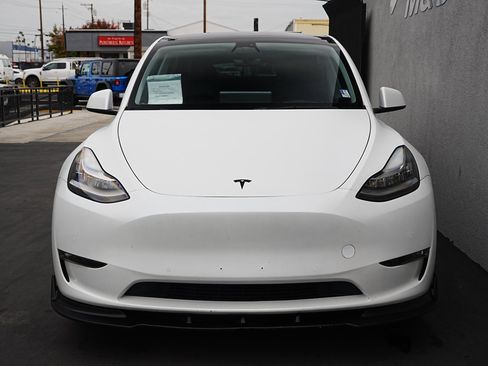 Used 2021 Tesla Model Y Long Range image 2