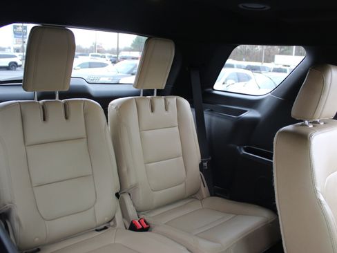 Used 2017 Ford Explorer XLT w/ Equipment Group 202A image 32