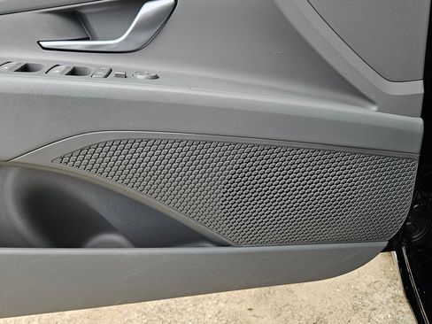 Used 2025 Hyundai Elantra SEL image 15