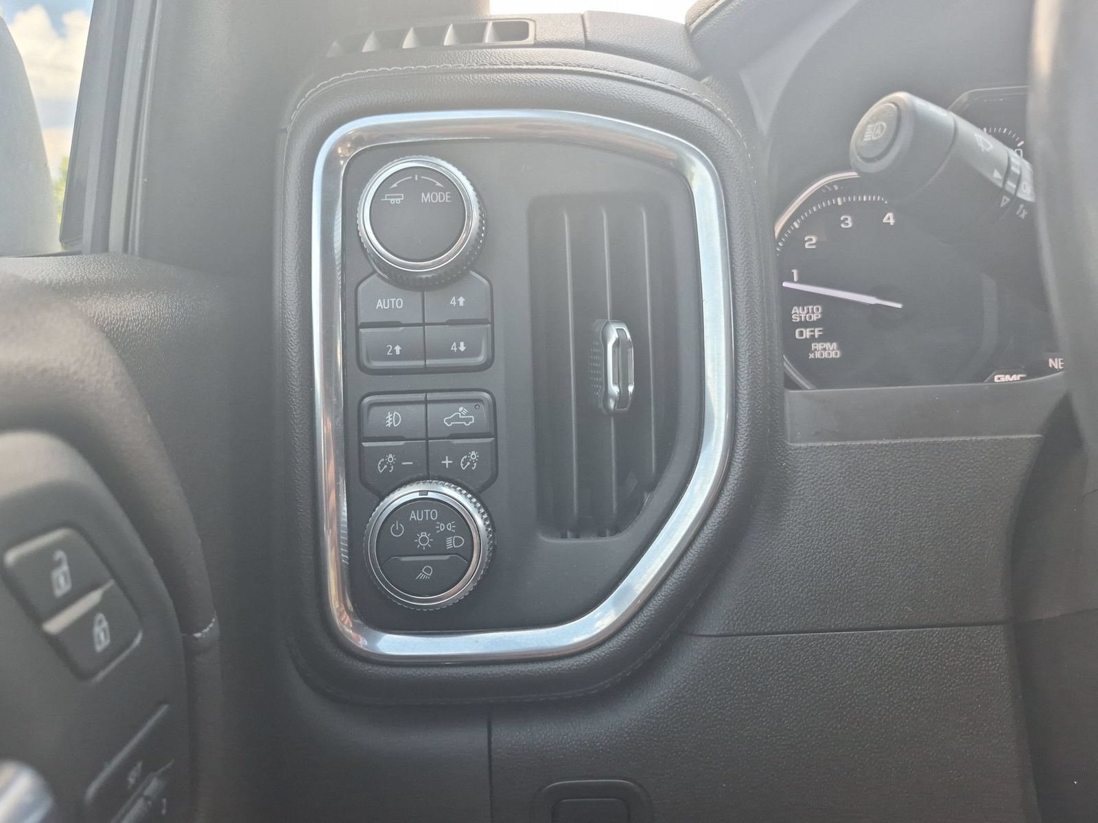 Used 2020 GMC Sierra 1500 SLT w/ SLT Premium Plus Package AWD/4WD image 16