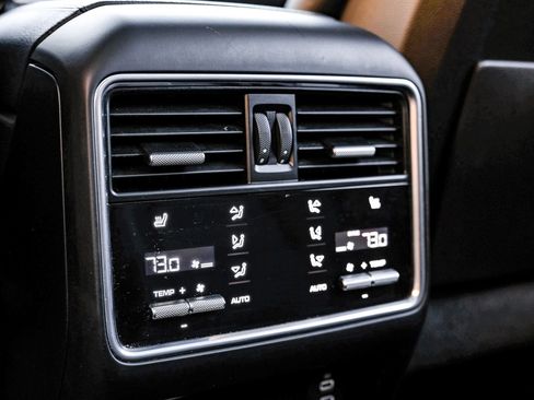 Used 2020 Porsche Cayenne image 34