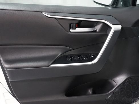 Certified 2025 Toyota RAV4 XLE FWD image 30